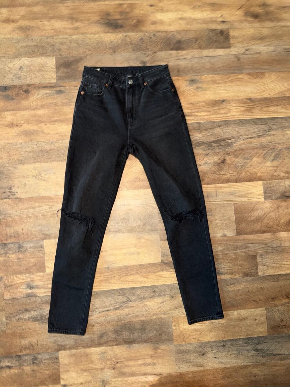 American Eagle women’s STRIGID distressed mom black denim jeans